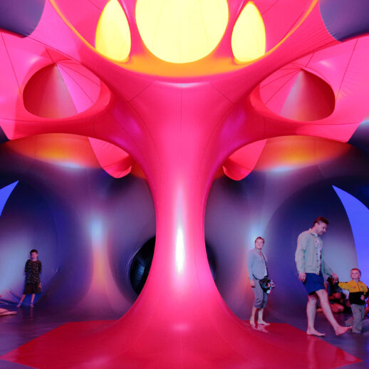 wnętrze luminarium z ludźmi | Architekci Powietrza