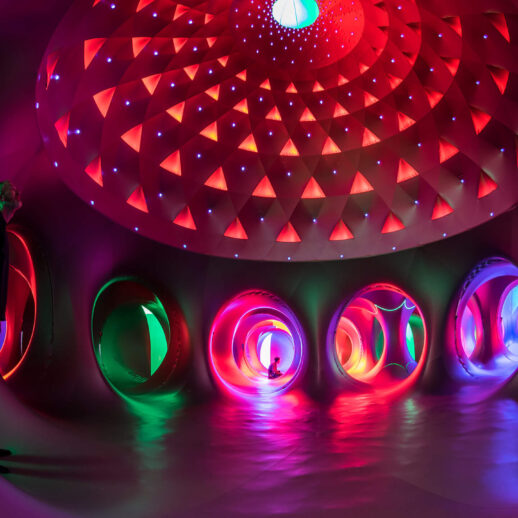 kolorowe wnętrze luminarium Architektów Powietrza