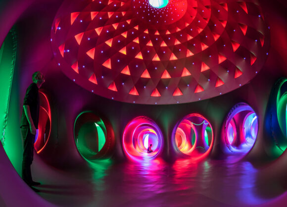 kolorowe wnętrze luminarium Architektów Powietrza