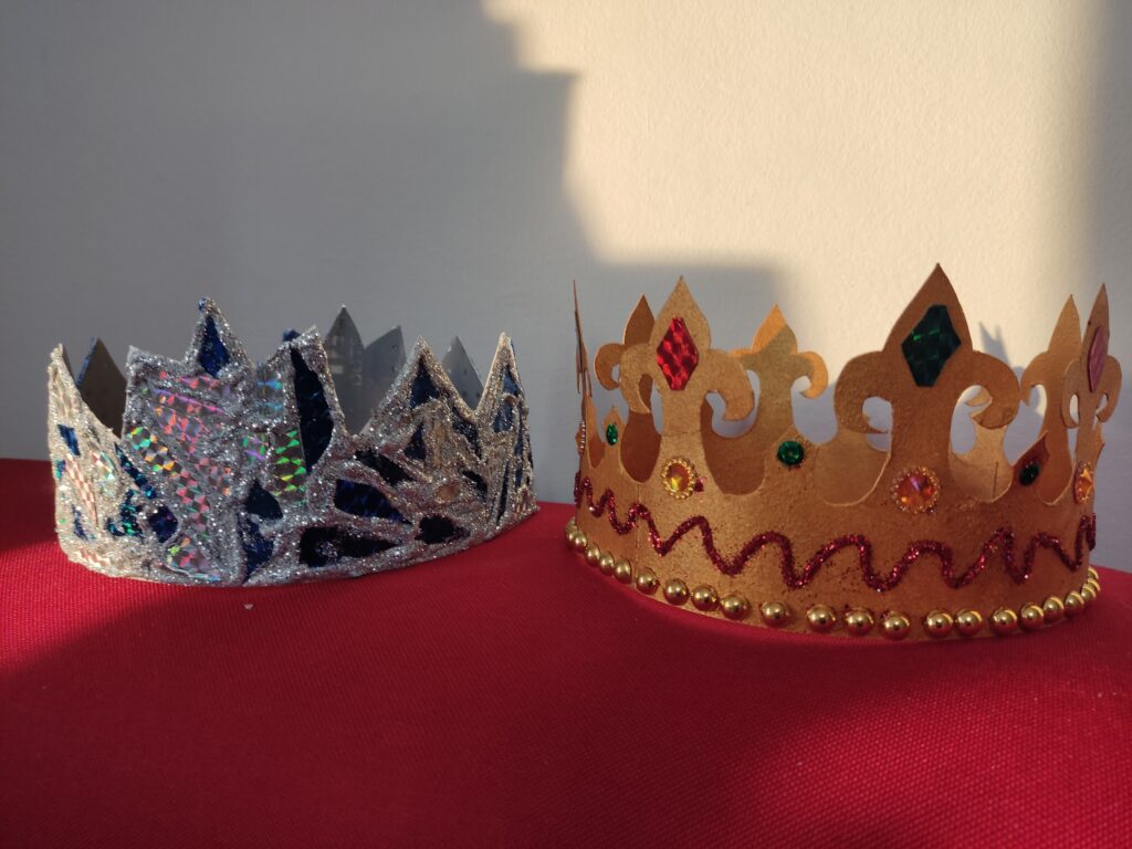 Dwie korony, które otrzymały 2 miejsce w konkursie "Moja królewska korona 2"