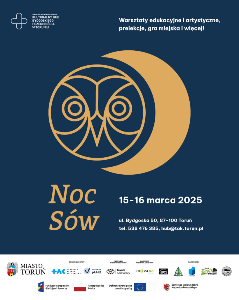 Plakat wydarzenia Noc Sów. W centrum duży rysunek obrysu okrągłej głowy sowy. Obok półksiężyc. Niżej wielkimi literami nazwa wydarzenia, obok daty: 15-16 marca 2025. Niżej adres lokalizacji: ul. Bydgoska 50, Toruń.